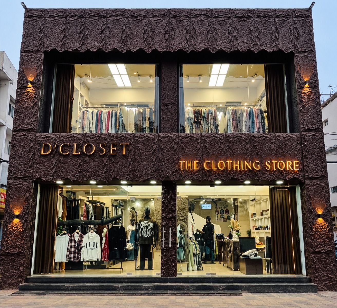 D’ Closet storefront at Kala Aam Chauraha, Bulandshahr, with glowing brass signage
